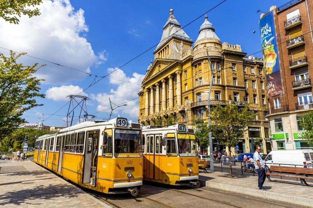 Central Point Budapest Exterior photo